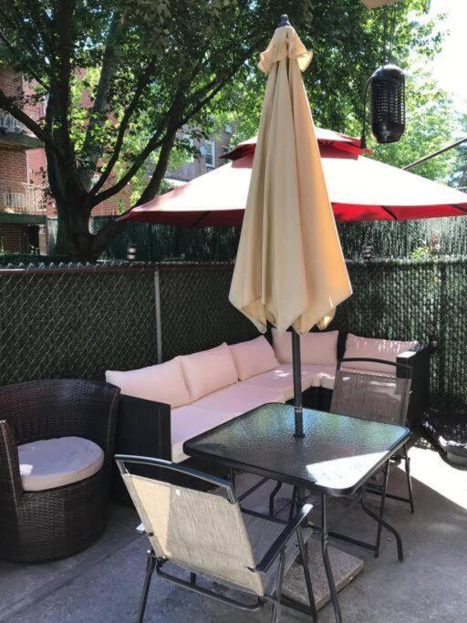 Brooklyn Spacious Space With Private Entrance, Bathroom, & Backyard - Full-Kitchen New York Bagian luar foto