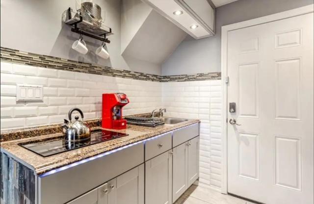 Brooklyn Spacious Space With Private Entrance, Bathroom, & Backyard - Full-Kitchen New York Bagian luar foto