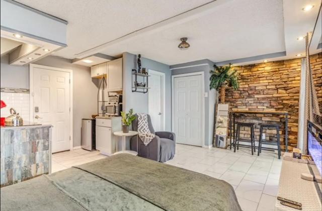 Brooklyn Spacious Space With Private Entrance, Bathroom, & Backyard - Full-Kitchen New York Bagian luar foto