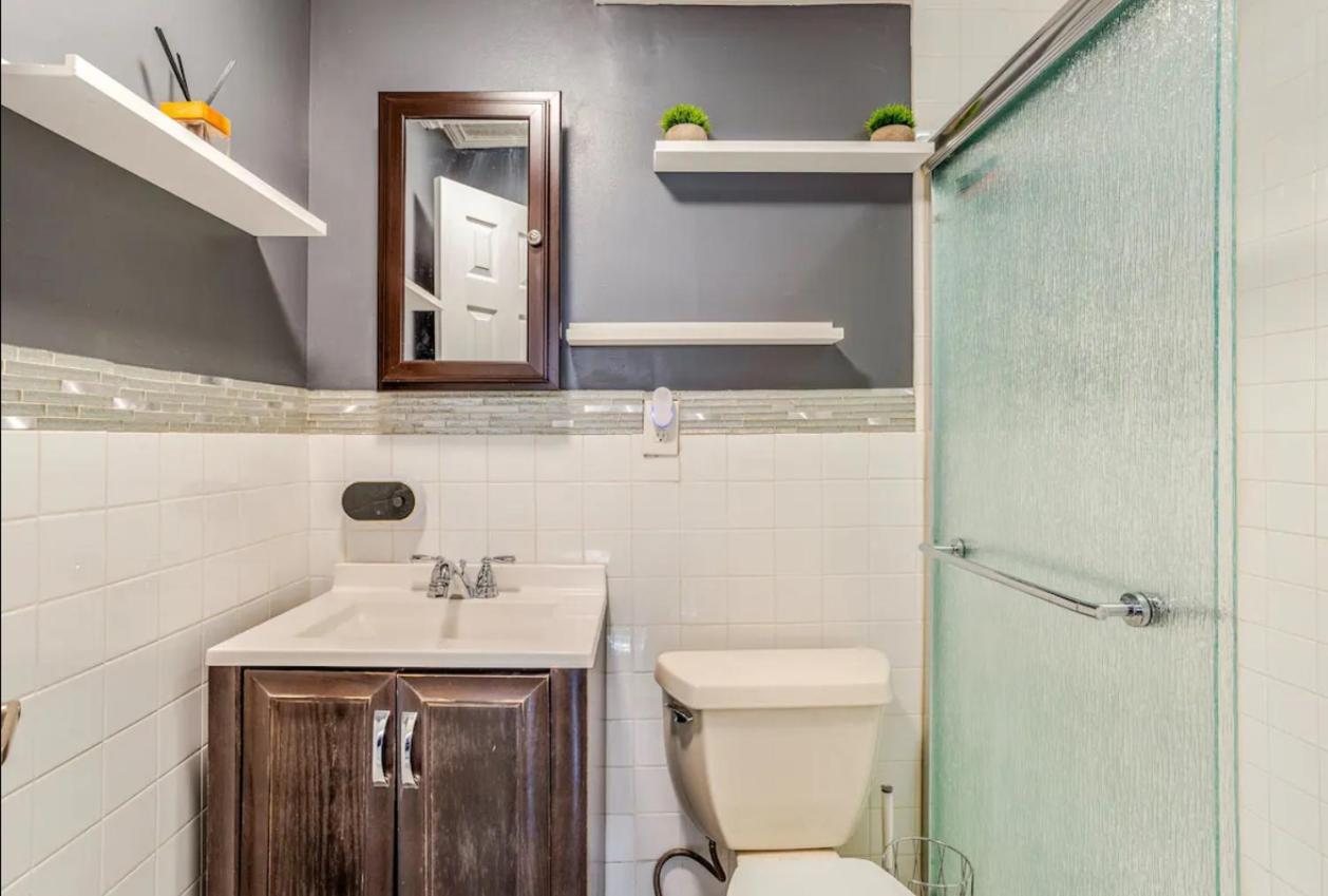 Brooklyn Spacious Space With Private Entrance, Bathroom, & Backyard - Full-Kitchen New York Bagian luar foto